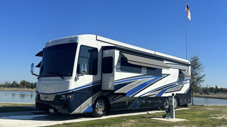 Luxury Waterfront Back-In RV Site – Tiger's Trail RV Resort
